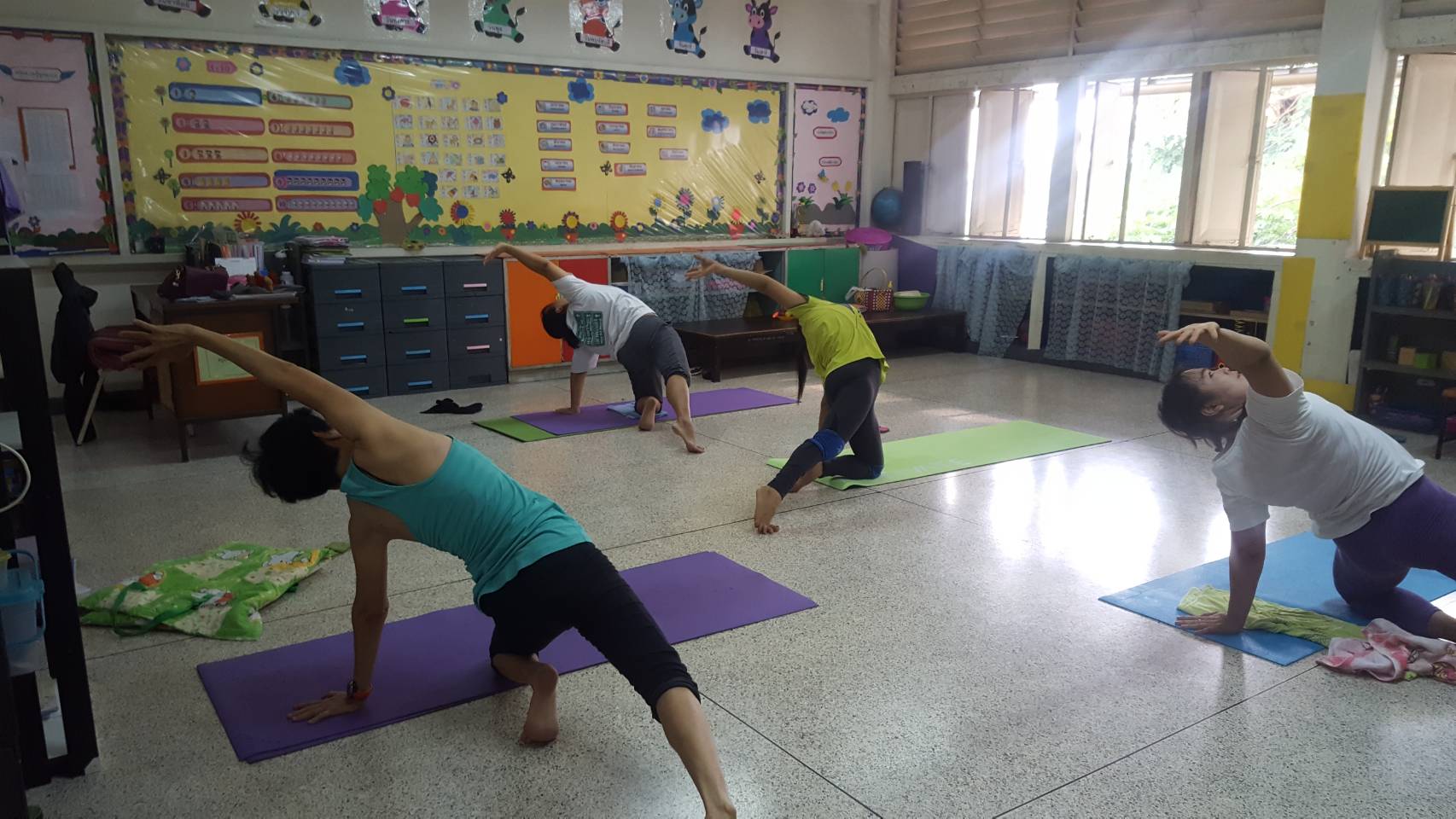 Aerial Yoga — โยคะอากาศ
